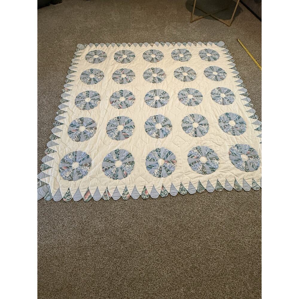 VTG Quilt Dresden Plate Pattern 84” X 80” Hand Quilted Aztec Scalloped Border